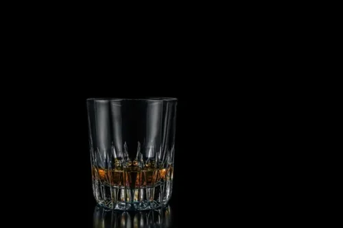 Jak prawidłowo serwować whisky?