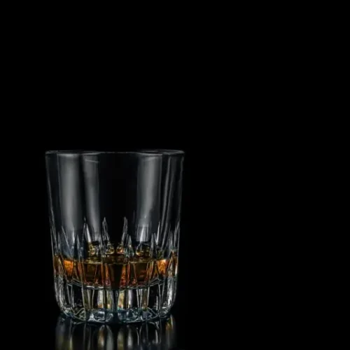 Jak prawidłowo serwować whisky?